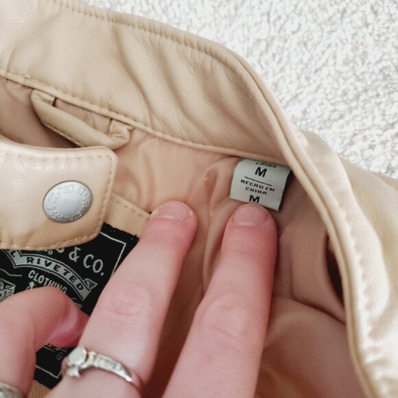 Levi's Vegan Leather Tan Moto Retro Streetwear Camel Tan Jacket M - Picture 5 of 8